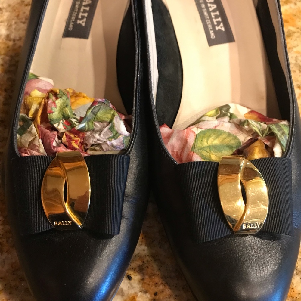 Shoes - Picture 3 of 7